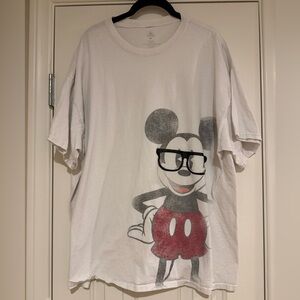 Disney men’s white Mickey Mouse t-shirt in size 2XL